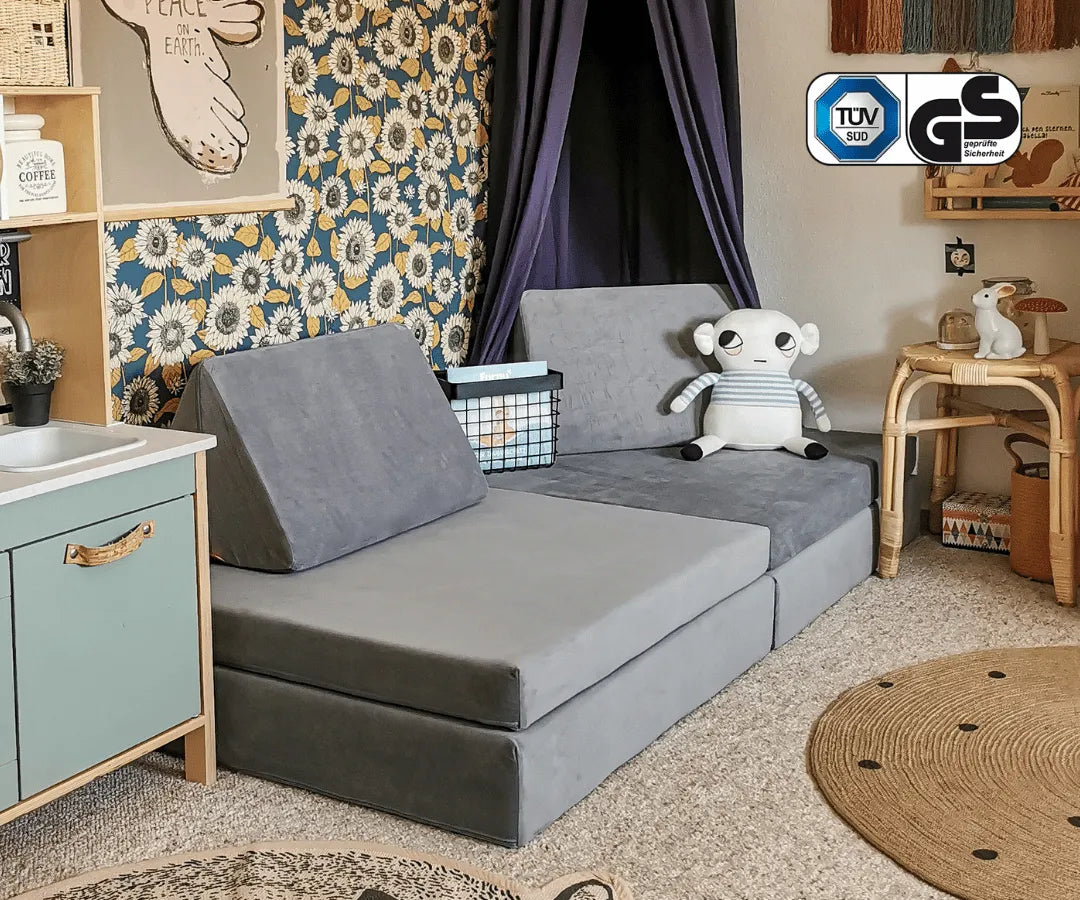 Seitenansicht eines funzy Spielsofas #farbe_mond-grau