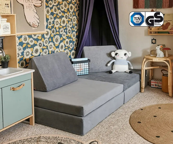 Seitenansicht eines funzy Spielsofas #farbe_mond-grau